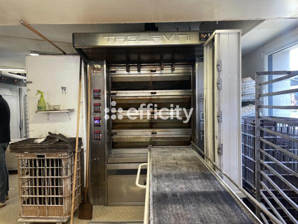 Local Commercial
         3 pièces
        - 143 m² 495 000 € *