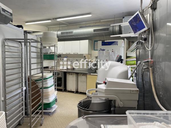 Local Commercial
         3 pièces
        - 143 m² 495 000 € *