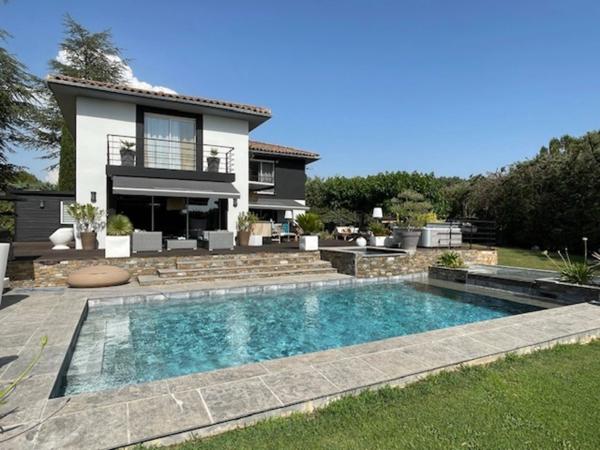 Villa contemporaine à vendre AIX EN PROVENCE (13)