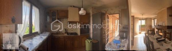Située dans un quartier résidentiel calme et agréable, cette maison pleine de charme offre un beau potentiel
Elle se compose comme suit:
Deux chambres situées en rez-de-chaussée surélevé, permettant une vie pratique et fonctionnelle au quotidien:
Grande entrée, deux chambres.
Salle d'eau récente, WC, Cuisine ouverte sur la pièce de vie avec chauffage bois (cheminée) accès terrasse.
Sous-sol complet, réserve, une chambre, salle de sport ou stockage , garage avec bucher, laverie. Chauffage électrique dans les chambres 
Une rénovation qui laisse libre cours à vos envies d’aménagement et de décoration.
Vous serez séduits par son ambiance cocooning ainsi que par son joli jardin intime et verdoyant, idéal pour profiter des beaux jours en toute sérénité. 
Les devis pour l’audit énergétique ont déjà été réalisés afin que je puisse vous conseiller et vous accompagner. MAPRIMERénov 2026 peut faire la différence pour rénover cette jolie maison. 
Vous serez séduits par son ambiance cocooning ainsi que par son joli jardin intime et verdoyant, idéal pour profiter des beaux jours en toute sérénité.

Info sur la commune: vous bénéficiez  de toutes les commodités à proximité : médecins, écoles élémentaires, collège, commerces, restaurants, mais aussi la vie associative!
 Vous apprécierez également les quais de Saône, parfaits pour les promenades et les amoureux de la nature, le tout réuni pour un véritable bon vivre au quotidien.

Assainissement conforme
Quartier résidentiel recherché
Beau potentiel d’évolution
Idéal premier achat ou projet familial

Une belle opportunité à découvrir rapidement ! 
Déclenchez une visite!