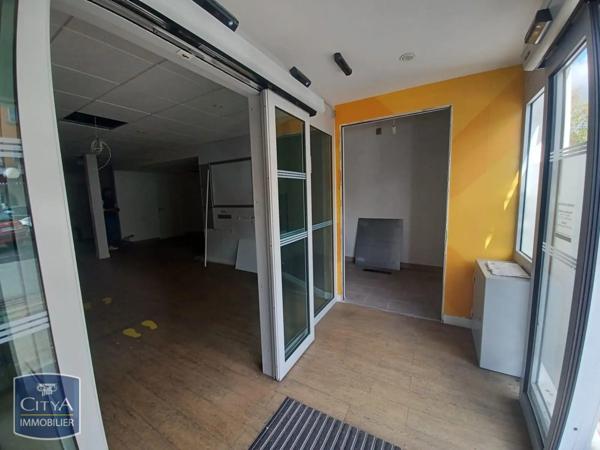 Location local commercial 105m²