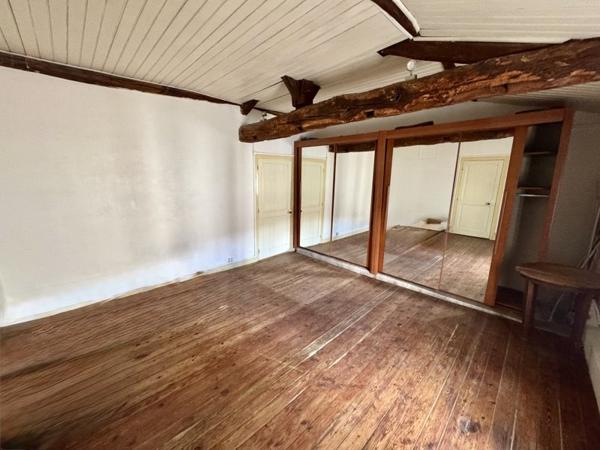 Immeuble 223 650 € Angoulême 219 m² DPE D