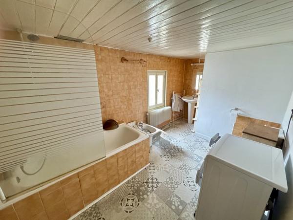 Immeuble 223 650 € Angoulême 219 m² DPE D