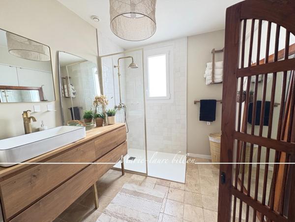 Maison à vendre 7 pièces SAINT GILLES CROIX DE VIE (85), Maison 4 chambres, 2 studios, un atelier, jardin, stationnement