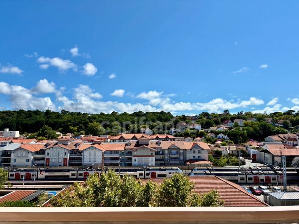 ARCACHON (33120) - APPARTEMENT DUPLEX EN DERNIER ETAGE - 2 CHAMBRES + BALCON TERRASSE + CELLIER + PARKING SECURISE