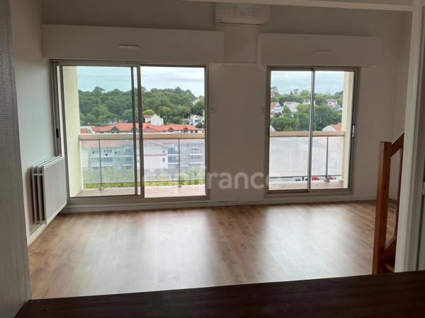 ARCACHON (33120) - APPARTEMENT DUPLEX EN DERNIER ETAGE - 2 CHAMBRES + BALCON TERRASSE + CELLIER + PARKING SECURISE