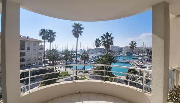 PORT FREJUS T2 VUE PORT ET MER GARAGE