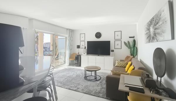 PORT FREJUS T2 VUE PORT ET MER GARAGE