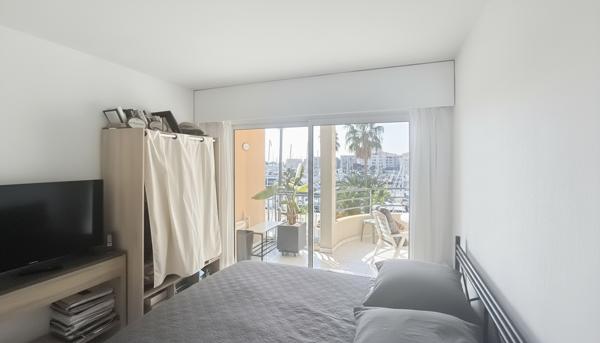 PORT FREJUS T2 VUE PORT ET MER GARAGE