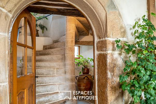 Élégant manoir du XVIe siècle avec gîtes lovés dans son parc.