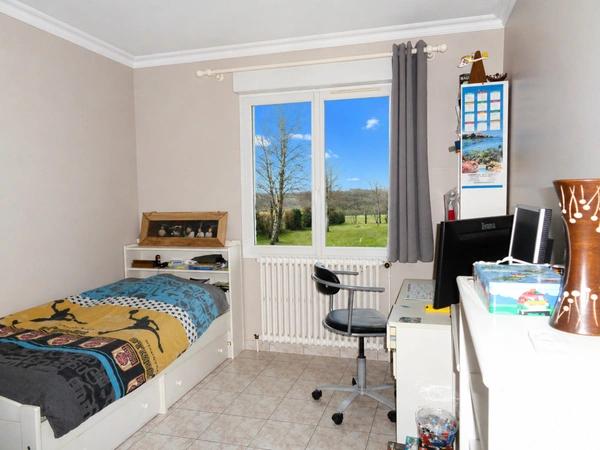 Maison à vendre  FONTCOUVERTE (17) 12 pièces 218m2 (3 logements) parcelle de 4000m2