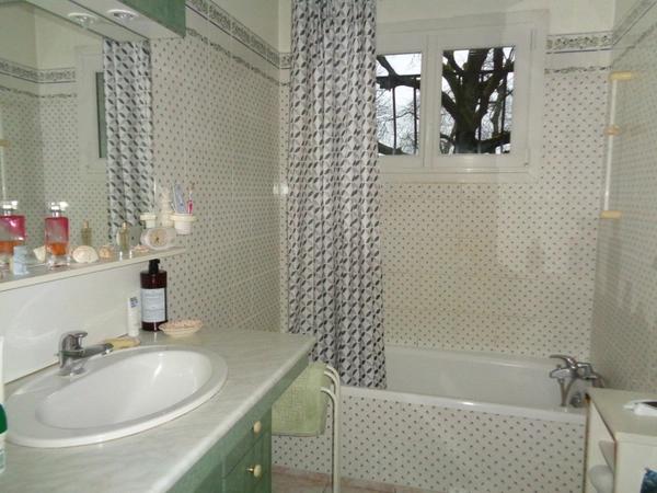 Maison à vendre  FONTCOUVERTE (17) 12 pièces 218m2 (3 logements) parcelle de 4000m2