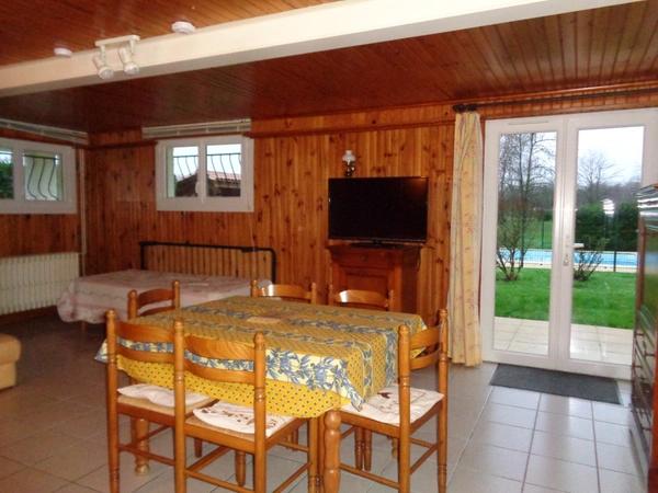 Maison à vendre  FONTCOUVERTE (17) 12 pièces 218m2 (3 logements) parcelle de 4000m2