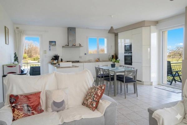 Maison à vendre  FONTCOUVERTE (17) 12 pièces 218m2 (3 logements) parcelle de 4000m2