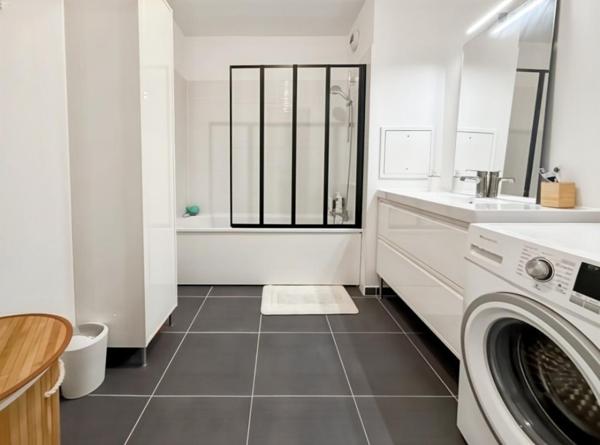 Appartement 3 pièces de 71 m2 avec jardin et 2 places de stationnement en sous-sol