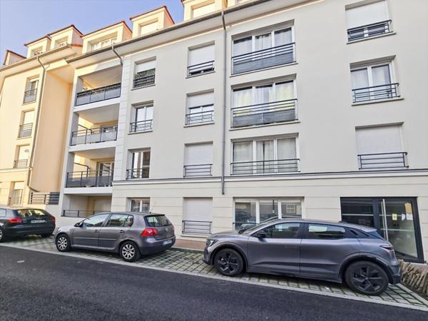 Appartement 3 pièces de 71 m2 avec jardin et 2 places de stationnement en sous-sol