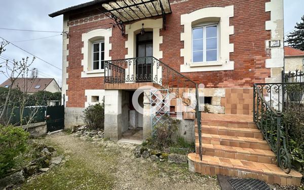 Maison à louer    7 pièces •  Chivres-Val