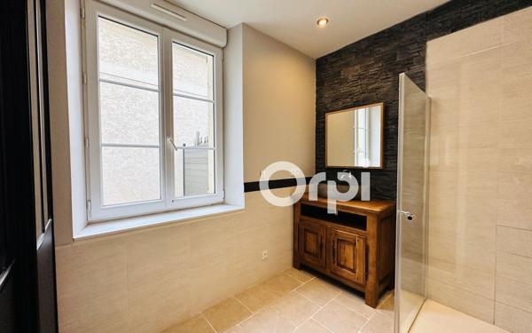 Maison à louer    7 pièces •  Chivres-Val