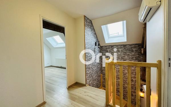 Maison à louer    7 pièces •  Chivres-Val