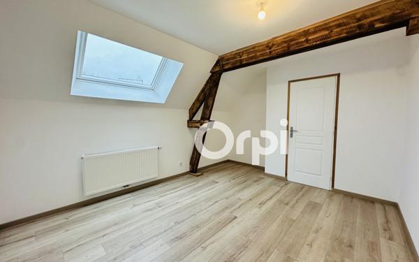 Maison à louer    7 pièces •  Chivres-Val