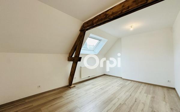 Maison à louer    7 pièces •  Chivres-Val