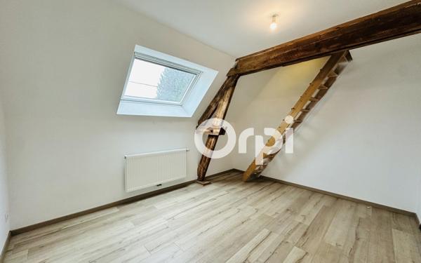 Maison à louer    7 pièces •  Chivres-Val