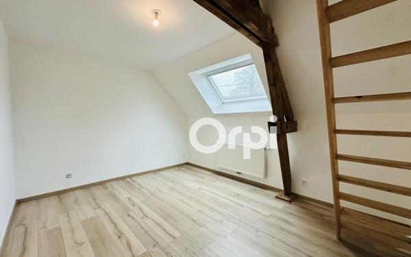 Maison à louer    7 pièces •  Chivres-Val