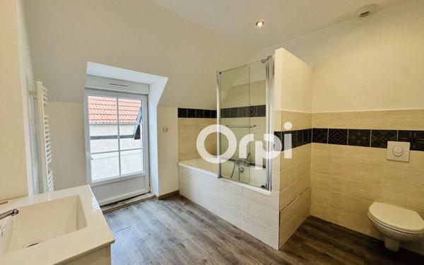 Maison à louer    7 pièces •  Chivres-Val