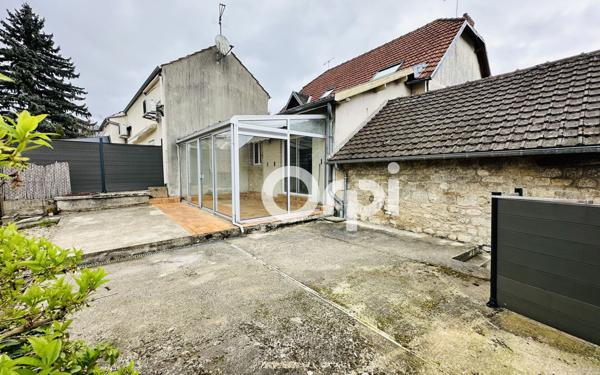 Maison à louer    7 pièces •  Chivres-Val