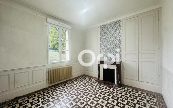 Maison à louer    7 pièces •  Chivres-Val