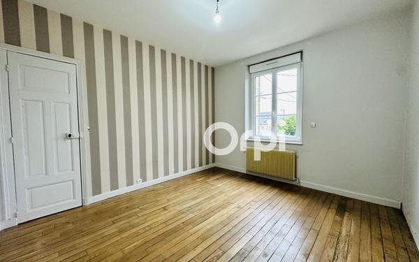 Maison à louer    7 pièces •  Chivres-Val