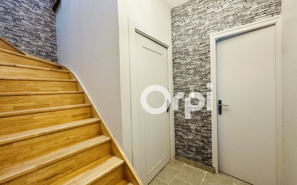 Maison à louer    7 pièces •  Chivres-Val