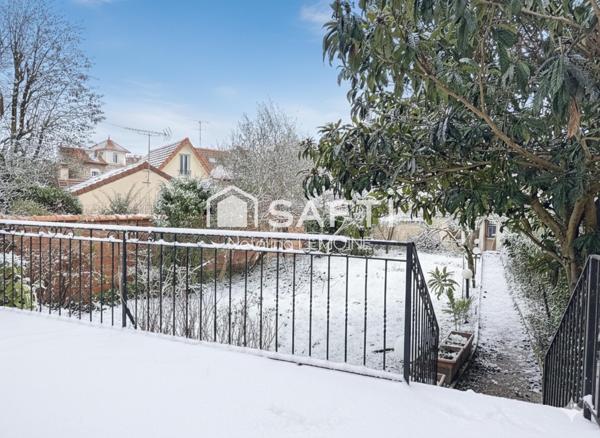 15 mn a pieds du RER À et a 2mn des commerces