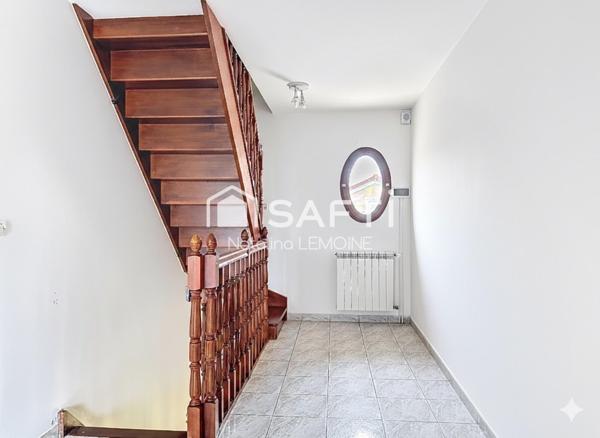 15 mn a pieds du RER À et a 2mn des commerces