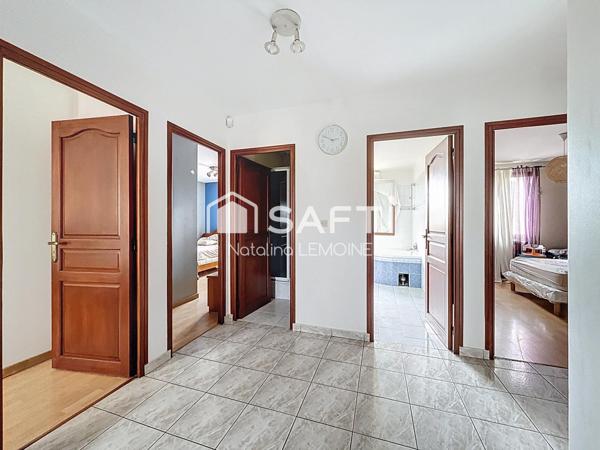 15 mn a pieds du RER À et a 2mn des commerces