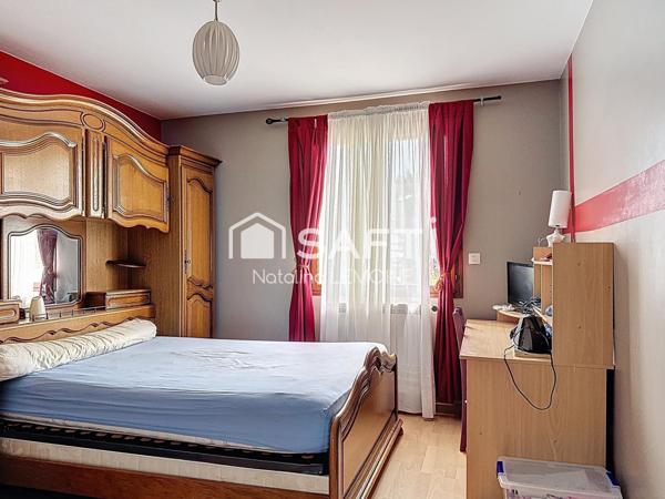 15 mn a pieds du RER À et a 2mn des commerces