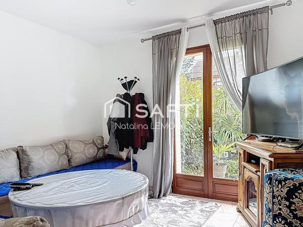 15 mn a pieds du RER À et a 2mn des commerces