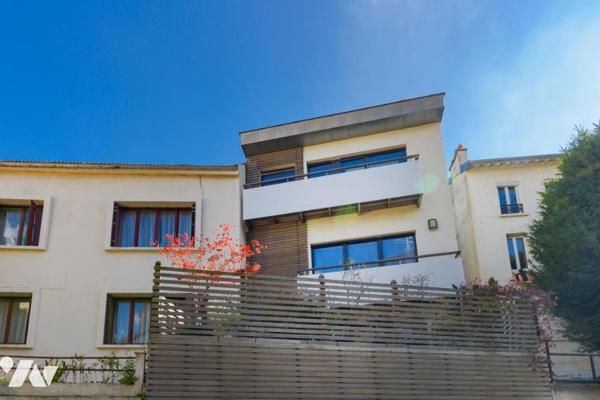 MEUDON / BELLEVUE - CENTRE - MAISON D'ARCHITECTE 6 PIÈCES AVEC TERRASSES ET JARDIN SUSPENDU