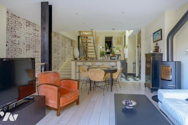 MEUDON / BELLEVUE - CENTRE - MAISON D'ARCHITECTE 6 PIÈCES AVEC TERRASSES ET JARDIN SUSPENDU