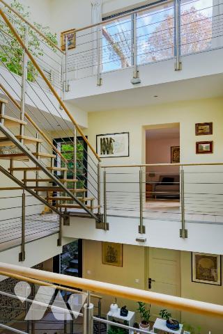 MEUDON / BELLEVUE - CENTRE - MAISON D'ARCHITECTE 6 PIÈCES AVEC TERRASSES ET JARDIN SUSPENDU