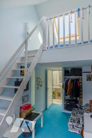 MEUDON / BELLEVUE - CENTRE - MAISON D'ARCHITECTE 6 PIÈCES AVEC TERRASSES ET JARDIN SUSPENDU