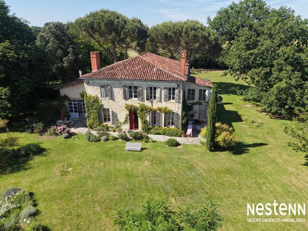 A Vendre Maison de Maître rénovée de 317 m² sur propriété arboré de près d'1,5 hectare