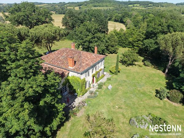 A Vendre Maison de Maître rénovée de 317 m² sur propriété arboré de près d'1,5 hectare