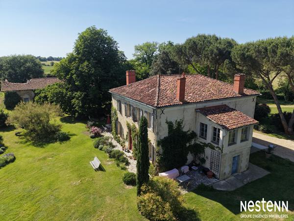 A Vendre Maison de Maître rénovée de 317 m² sur propriété arboré de près d'1,5 hectare