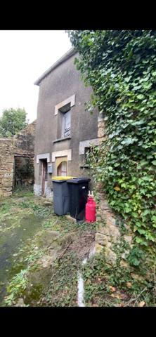 Ensemble de 3 maisons à rénover AIRVAULT (79)