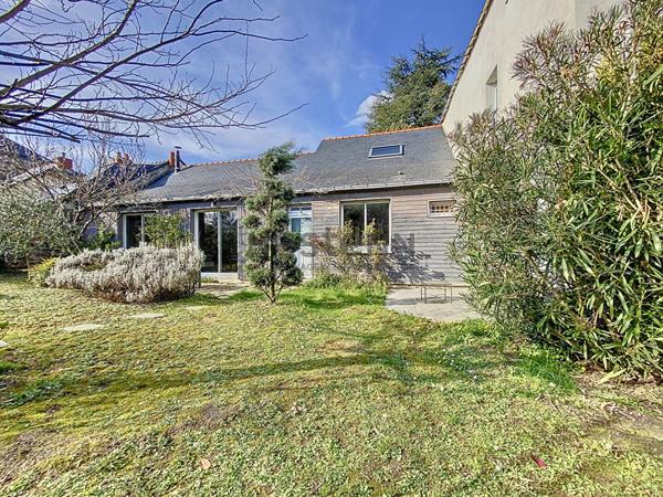 Belle maison ancienne située dans le centre ville de Montjean Sur Loire, à 2 pas des commodités