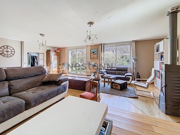 Belle maison ancienne située dans le centre ville de Montjean Sur Loire, à 2 pas des commodités