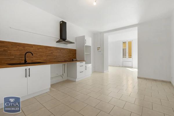 Appartement à louer 3 pièces 76.83m² Lodève (34700)