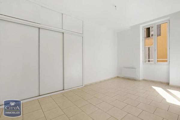 Appartement à louer 3 pièces 76.83m² Lodève (34700)