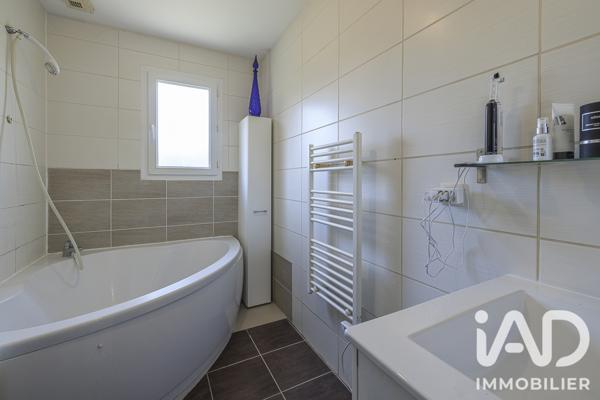 Maison à vendre 7 pièces 108 m² Saint-Seurin-sur-l'Isle